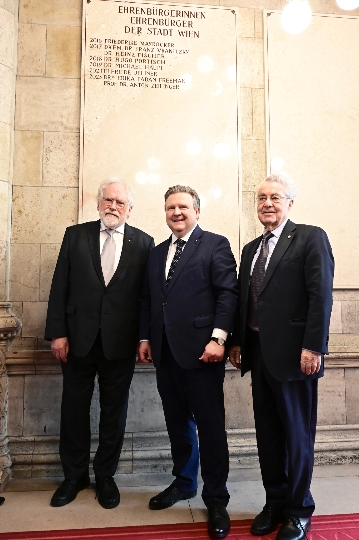 Unter den Ehrengästen war mit Bundespräsident a.D. Heinz Fischer ein weiterer Ehrenbürger der Stadt Wien