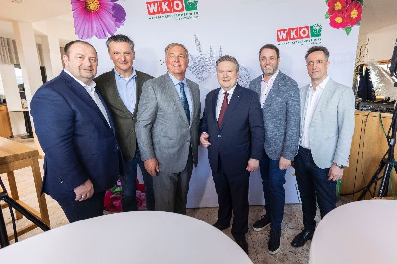 Bürgermeister Michael Ludwig mit WKW Obmann Walter Ruck und weiteren Vertretern der Wirtschaft.