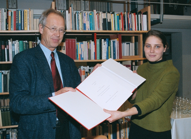 StR. Marboe mit der Preisträgerin Theresia Prammer