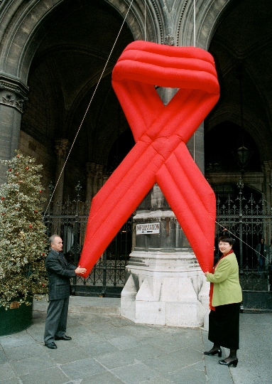 StR. Brauner und StR. Rieder mit "Red Ribbon"