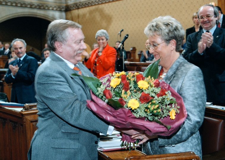 Bürgermeister Dr. Häupl gratuliert der neuen Gesundheitsstadträtin Dr. Pittermann