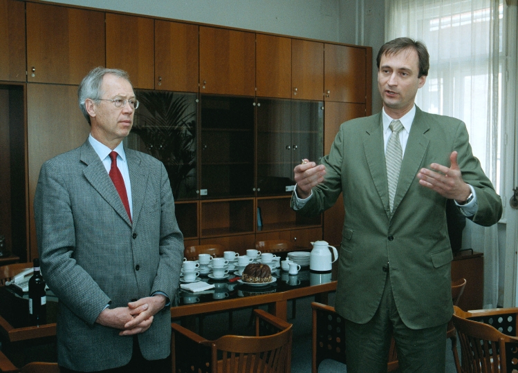 Amtsübergabe: Der bisherige Kulturstadtrat Peter Marboe und der neue Kulturstadtrat DDr. Paul Andreas Mailath-Pokorny (rechts)