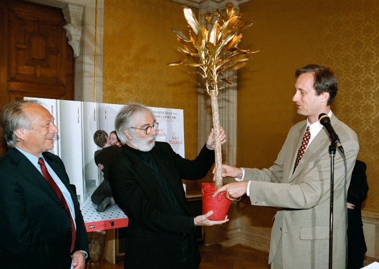 StR. Andreas Mailath-Pokorny bei der Überreichung der "Wiener Goldenen Palme" an Michael Haneke