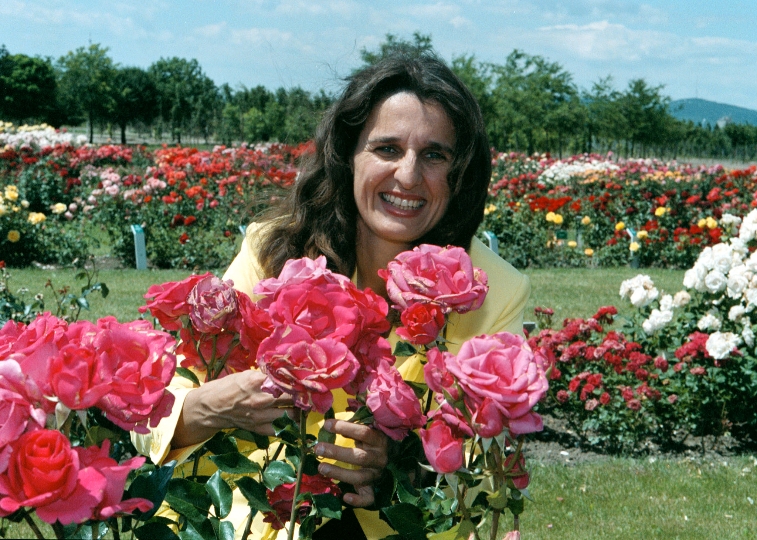 StR. DI Isabella Kossina eröffnet das Florarium und Rosarium im Reservegarten Hirschstetten