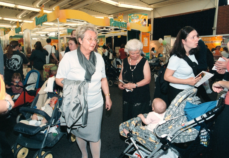 StR. Dr. Elisabeth Pittermann-Höcker zu Besuch bei der Baby Expo