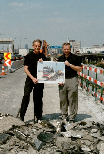 StR. DI Rudolf Schicker (re.) und OSR DI Walter Hufnagel (MA 29) auf der Baustelle der A 23