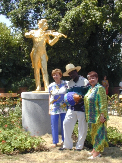 Eröffnung der Parkanlage in Havanna mit Prof. Erika Stubenvoll (re.) und Dr. Helga Konrad