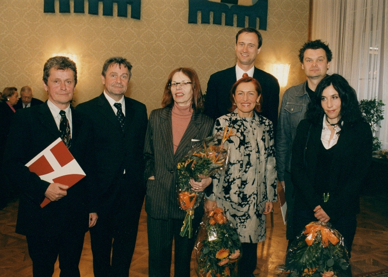 StR. Dr. Andreas Mailath-Pokorny bei der Überreichung der Preise der Stadt Wien für das Jahr 2001 in der Sparte bildende Kunst und Architektur
