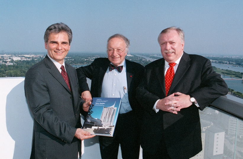 v.li.n.re.: StR. Werner Faymann, Harry Seidler und Bgm. Dr. Michael Häupl