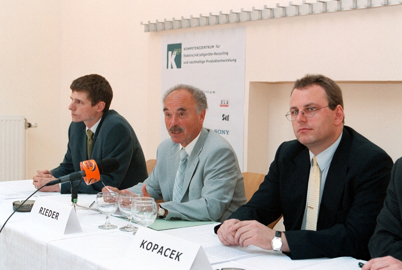 v.li.n.re.: Mag. Thomas Leitner (GF KERP-Zentrum), Vbgm. Dr. Sepp Rieder und Dr. Bernd Kopacek (Vorsitzender derKERP-Partnerversammlung)