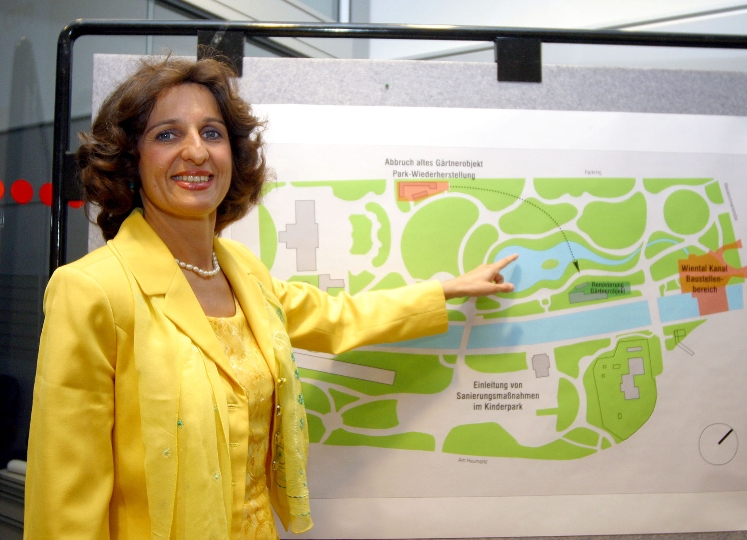 StR. DI Isabella Kossina stellt das neue "Stadtpark-Paket" vor