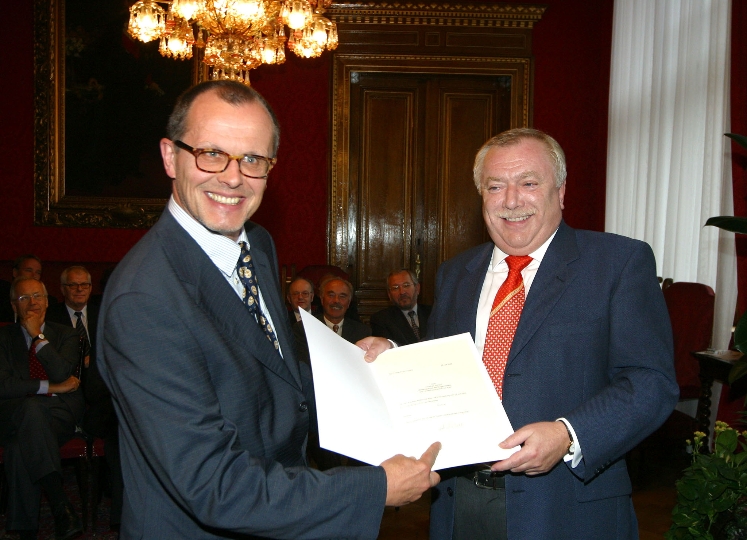 Dekretüberreichung an Christoph Ronge durch Bürgermeister Dr. Michael Häupl