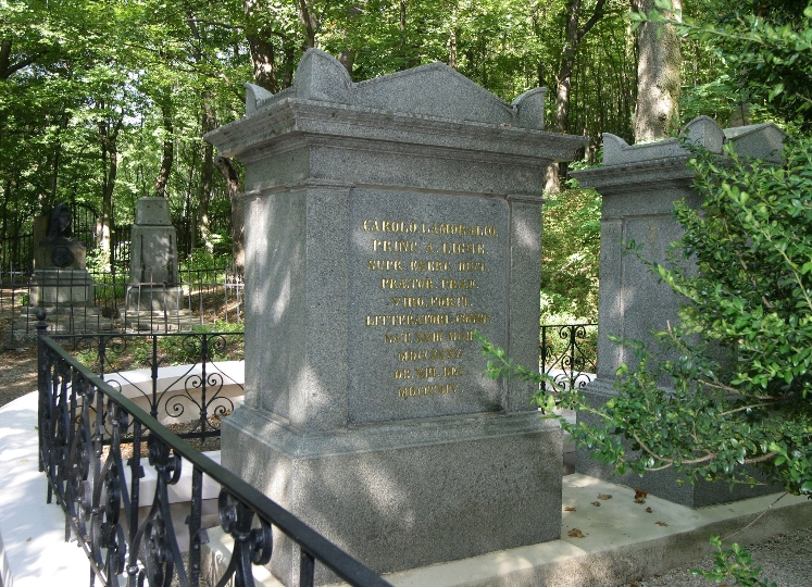 Grab des Fürsten Charles-Joseph de Ligne am Josefsdorfer Waldfriedhof