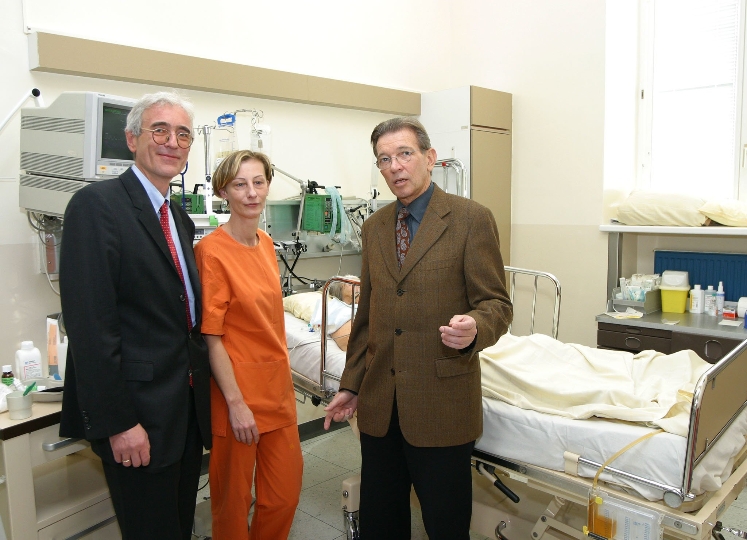 Prim. Dr. Ludwig Kaspar und Univ. Prof. Dr. Thomas Stefenelli besuchen die neue Herzüberwachungsstation