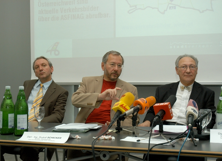 v.li.n.re.: DI Bernhard Engleder, StR. DI Rudolf Schicker und Komm.Rat Ernst Schlecht
