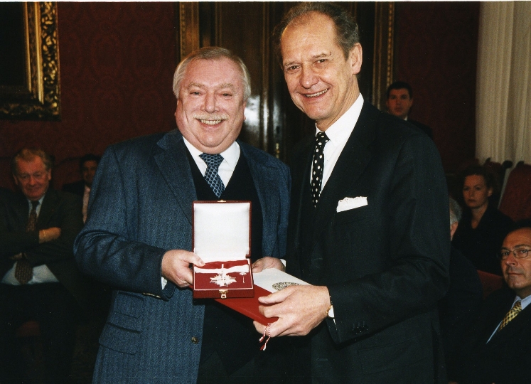 Überreichung des Großen Silbernen Ehrenzeichens für Verdienste um das Land Wien an Dr. Ferdinand Podkowicz durch Landeshauptmann Dr. Michael Häupl