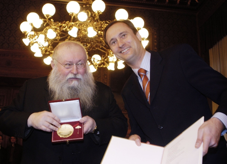 Überreichung der Ehrenmedaille der Bundeshauptstadt Wien in Gold an Hermann Nitsch durch StR. Dr. Andreas Mailath-Pokorny
