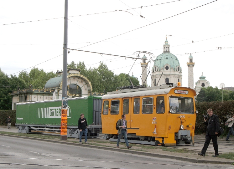 Güterbim im Bahnhof Hernals