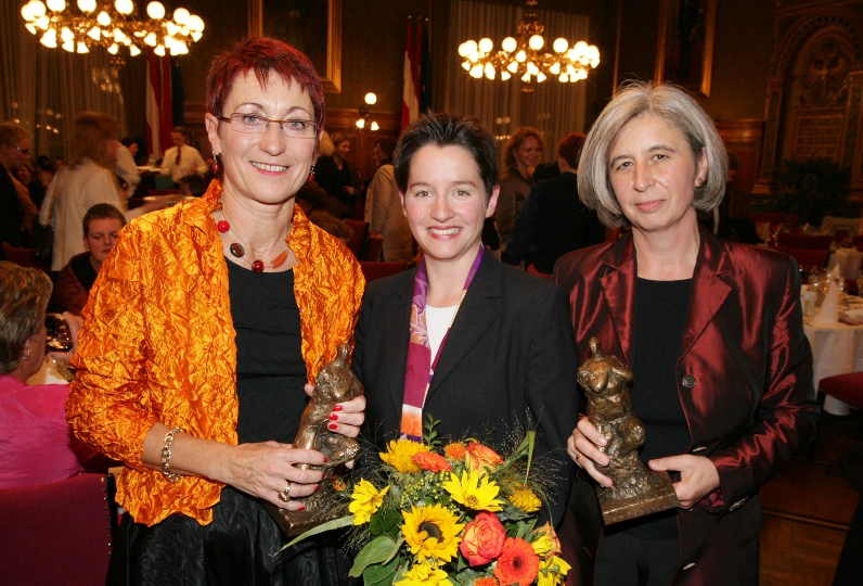 v.li.n.re.: Heidi Schrodt, StR. Mag.a Sonja Wehsely und Sieglinde Rosenberger