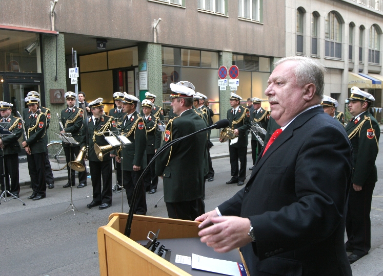 Bgm. Dr. Michael Häpl und Innenministerin Liese Prokop bei der Eröffnung der neuen Polizeiinspektion Brandstätte 4 in der Innenstadt