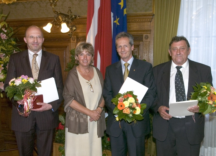 v.li.n.re.: Prof. MMag. Walter Sengstschmid, Vbgm. Grete Laska, Prof. Mag. Gero Weinmann und Gerhard Dusska