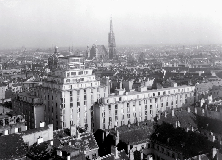 Das 13., 14. und 15. Stockwerk bei Tag - Aufnahme vom Turm der Minoritenkirche um 1934