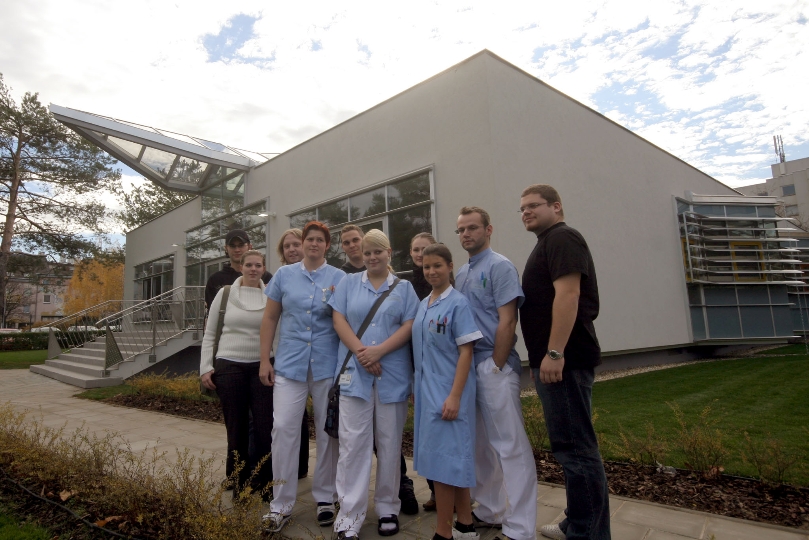 Eröffnung der neuen Schule für allgemeine Gesundheits- und Krankenpflege des Sozialmedizinischen Zetrum Ost