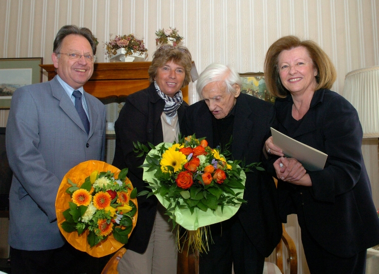 v.li.n.re.: BV Heinz Gerstbach, Vbgm. Grete Laska, DI Dr. Anton Bohdal und Tochter Ursula Kwizda