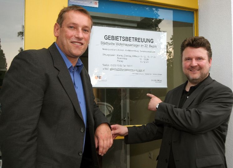 Eröffnung der Gebietsbetreuung Wohn 22 durch StR. Michael Ludwig und BV Norbert Scheed