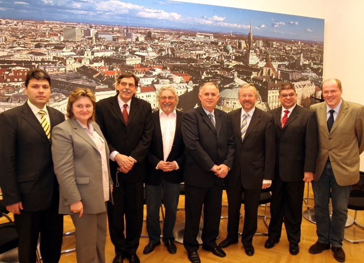 StR. DI Rudolf Schicker und GR Herbert Madejski mit der Delegation und Bürgermeister aus Subotica