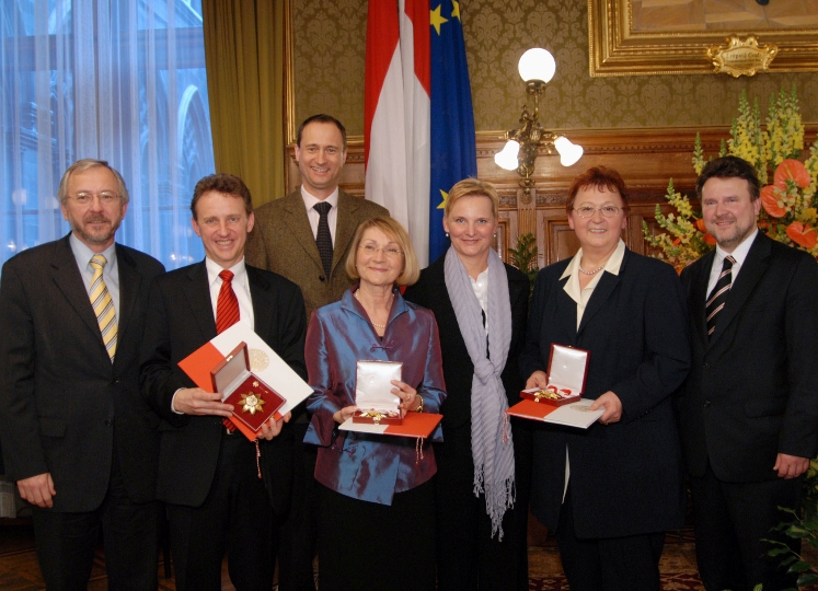 Überreichung des Goldene Ehrenzeichens an Dr.in Elisabeth Neck-Schaukowitsch, Hr. Ernst Woller und Fr. Inge Zankl