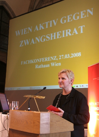 StRin. Sandra Frauenberger bei der Fachkonferenz "Wien Aktiv gegen Zwangsheirat"
