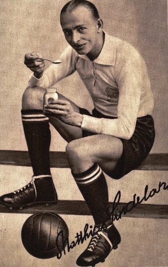 Werbung mit Fußballgrößen sind keine Erfindung heutiger Zeit: "Star" Matthias Sindelar warb für Fru-Fru bereits in den 1930er Jahren