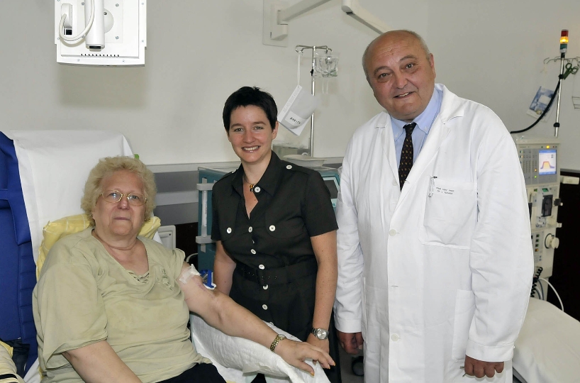 v.l.n.r. Patientin, Primarius Univ.-Prof. Dr. J. Kovarik und Stadträtin Mag.a Sonja Wehsely