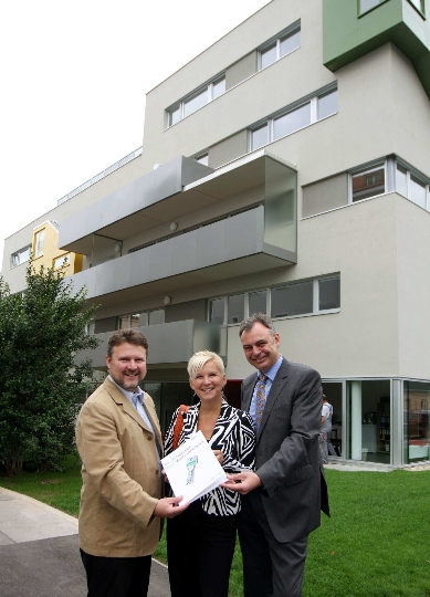 v.li.n.re.: StR. Dr. Michael Ludwig, BV-Stvin. Susanne Bluma und Ing. Ewald Kirschner