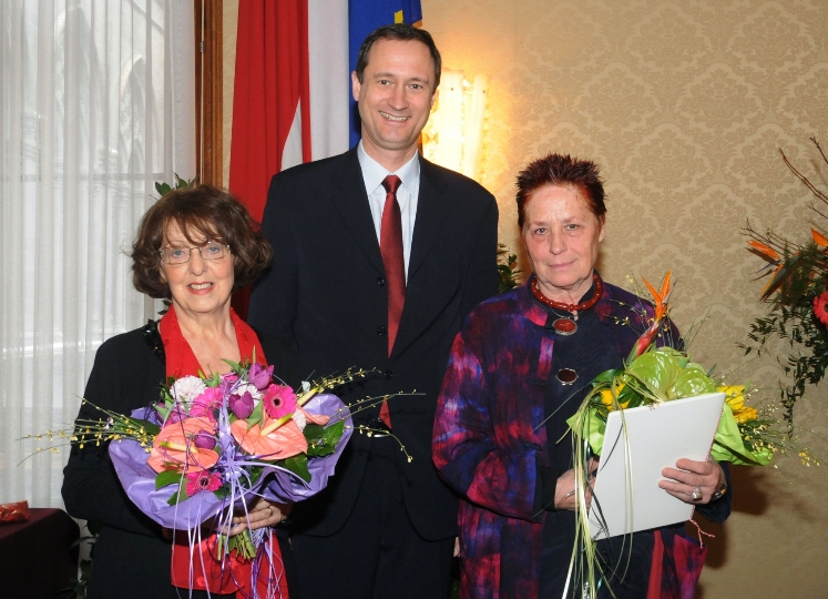 v.li.n.re.: Helga Anderle, StR. Dr. Andreas Mailath-Pokorny und Lore Heuermann