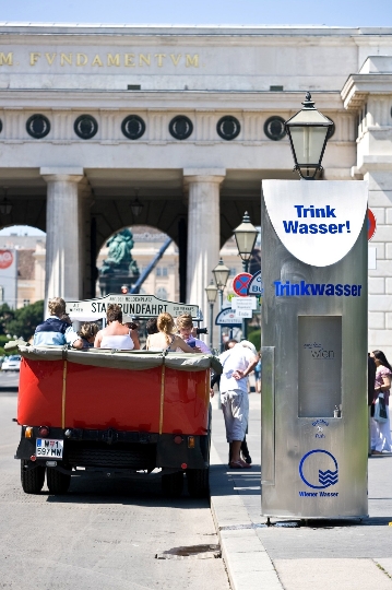 Trinkwasserbrunnen am Heldenplatz