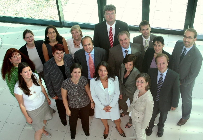 Das versammelte Team der KDZ-Experten in ihrem Institut in Simmering