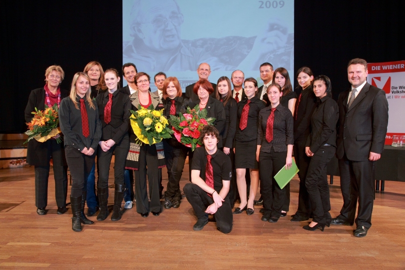 Die GewinnerInnen des Hans-Czermak-Preises mit Vbgm Michael Ludwig und Bildungsstadtrat Christian Oxonitsch