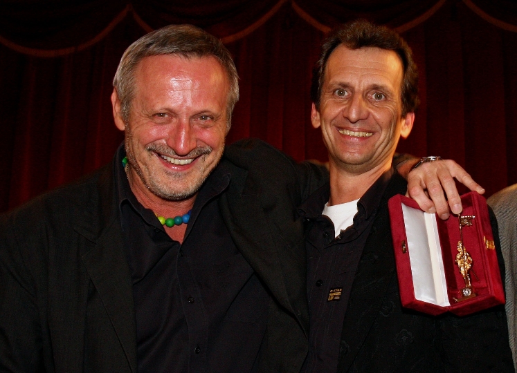 Verleihung des Goldenen Rathausmannes an Konstantin Wecker durch StR. Christian Oxonitsch in der Roten Bar im Volkstheater