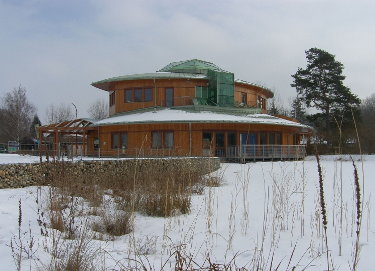 Das nationalparkhaus wien-lobAU wurde im Mai 2007 eröffnet und wird von der MA 49 - Forstamt und Landwirtschaftsbetrieb der Stadt Wien als multifunktionales Informations- und Umweltzentrum geführt. 
