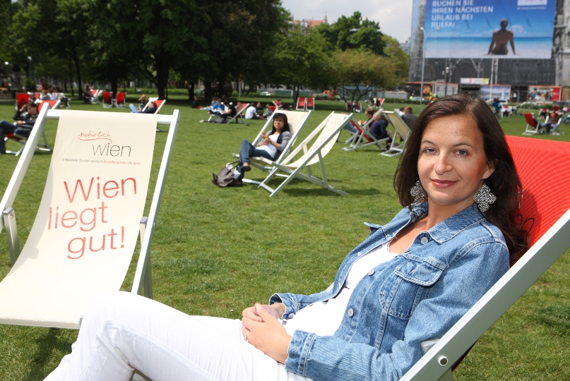 "Wien liegt gut!" Liegestühle im Park