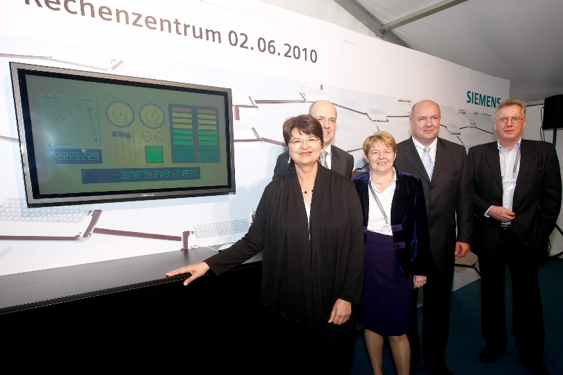 Eröffnung Siemens Rechenzentrum - v.li.n.re.: Vbgmin Mag.a Renate Brauner, Dr. Hanns-Thomas Kopf, Mag.a Brigitte Ederer, CEO Christian Oeckling und DI Thomas Kutschera 
