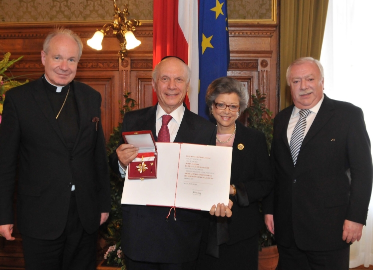 v.li.n.re: Kardinal Schönborn, Dr. Arthur Schneier mit Gattin und Bgm Dr. Michael Häupl