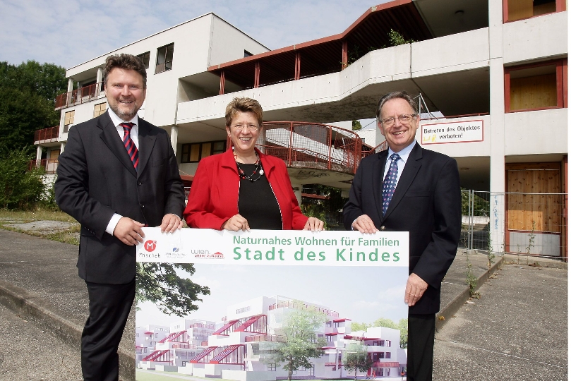 Freude über den Start der Bauarbeiten für die Wohnhausanlage "Stadt des Kindes": Vbgm Ludwig, BVin Kalchbrenner und BV Gerstbach 