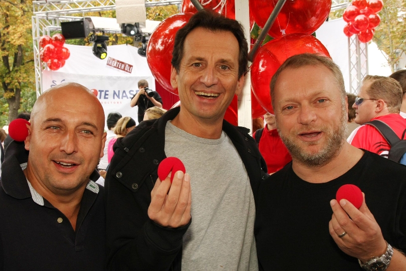 Stadtrat Oxonitsch mit den Kabarettisten Christoph Fälbl (li) und Reinhard Nowak (re.) beim Rote-Nasen-Lauf