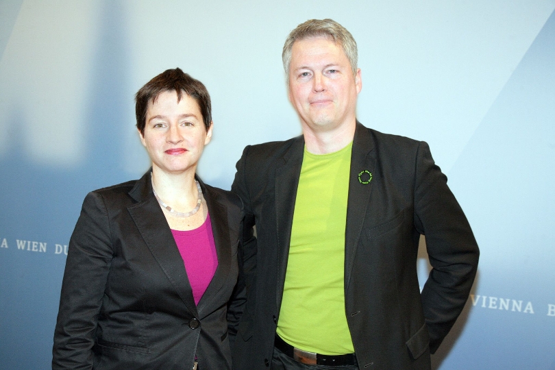 Gesundheits- und Sozialstadträtin Mag.a Sonja Wehsely und der Klubvorsitzende der Grünen David Ellensohn präsentieren den Heizkostenzuschuss 2010/11 und die neue Mindestsicherung für Kinder