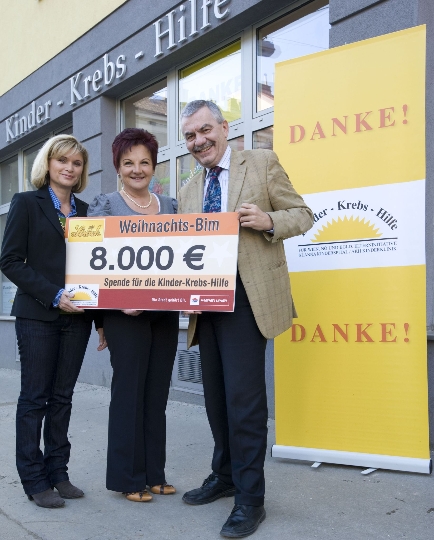 v.li.n.re.: Irene Ströck (Bäckerei Ströck), Karin Benedik (Kinder-Krebs-Hilfe Elterninitiative) und Günter Steinbauer (Wiener Linien) 
