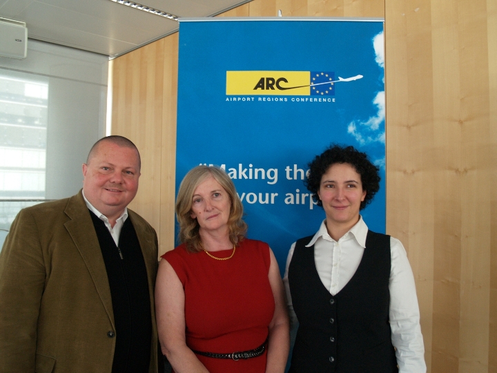 GR Erich Valentin mit Anne Devitt (ARC-President 2002-2011) und Léa Bodossian (ARC Secretary General) (v.li.n.re.) 