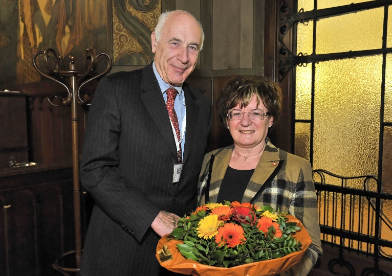Präsident des Österreichischen Rechtsanwaltskammertag, Dr. Gerhard Benn-Ibler und 3. Landtagspräsidentin Marianne Klicka 